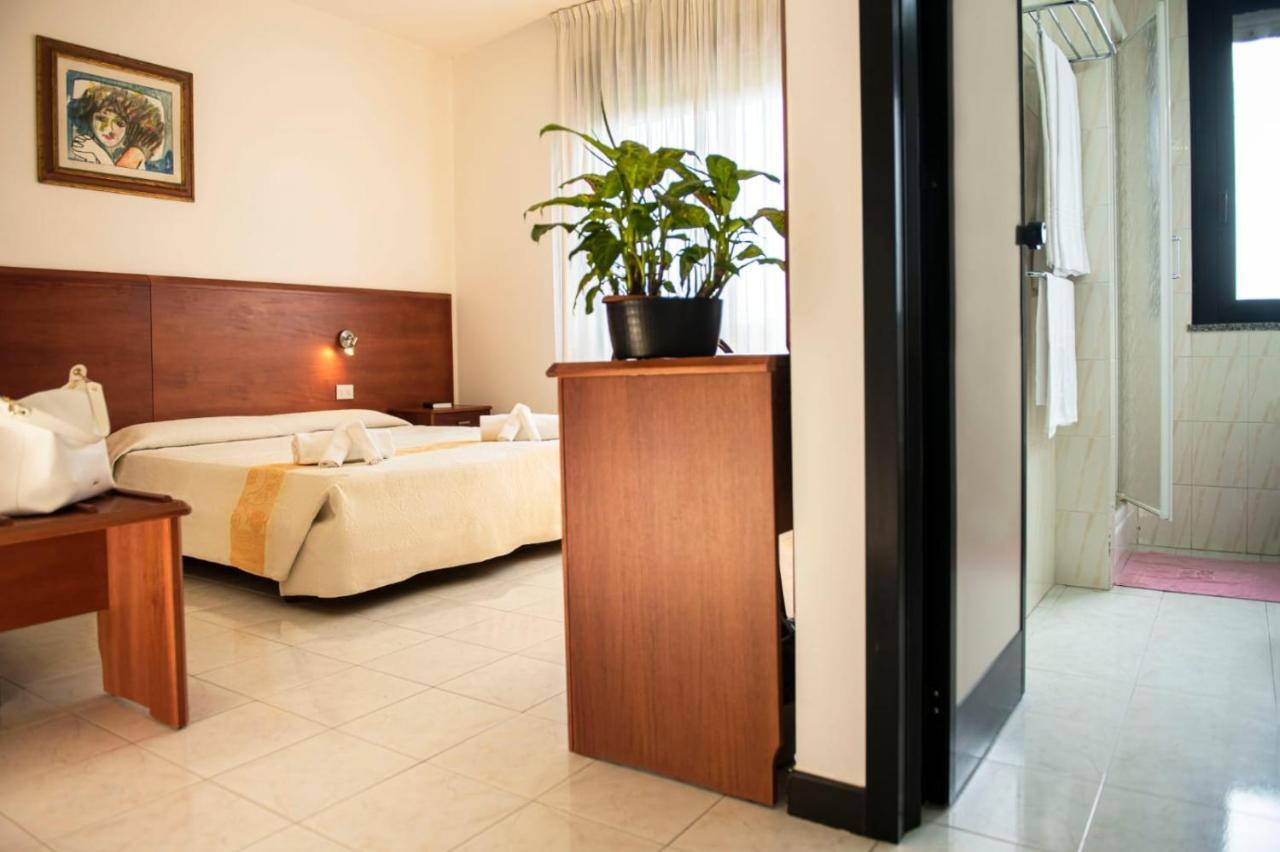Hotel Califfo Quartu SantʼElena Екстериор снимка